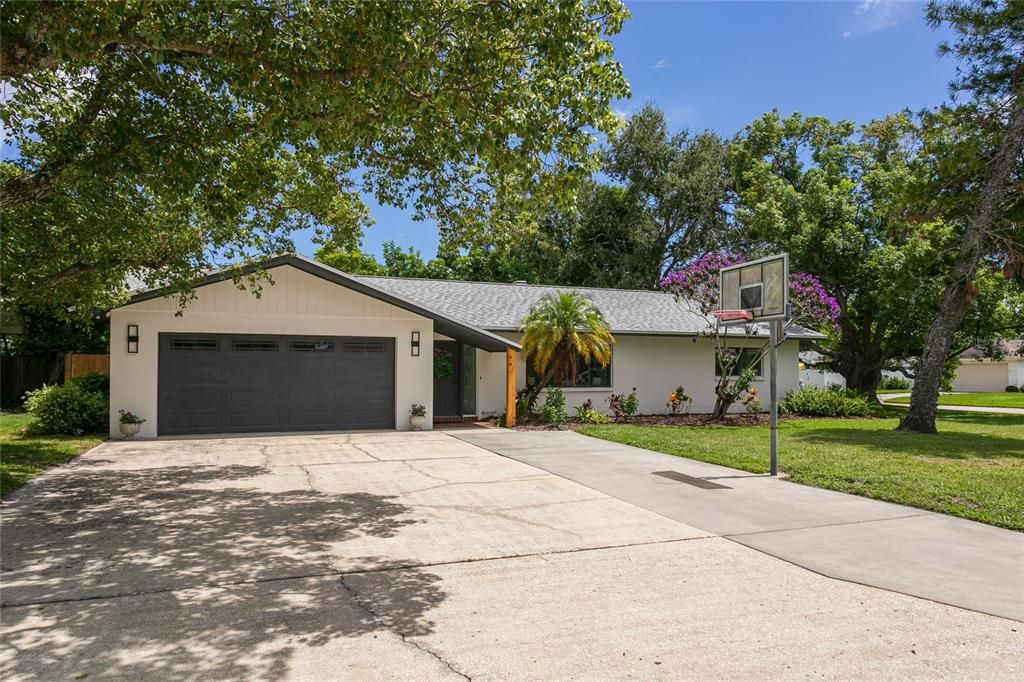 Attached, Exterior, Facade, Ranch