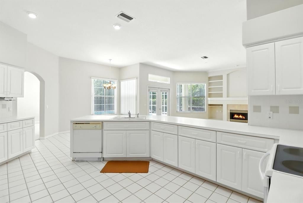 Fireplace, Interior, Kitchen, Recessed Lighting