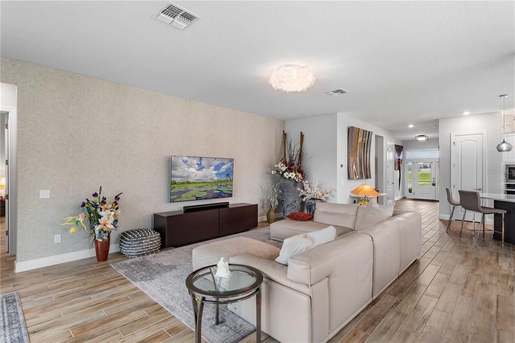 Chandelier, Dining room, Interior, Living room, Recessed Lighting, Wood Texture Flooring