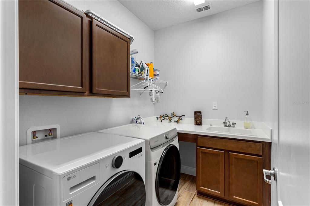 Interior, Washer, Wood Texture Flooring