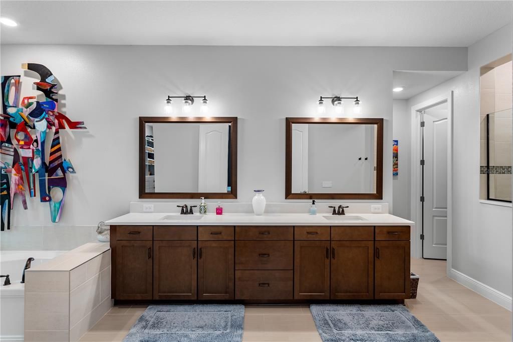 Bathroom, Dual Sink Vanities, Interior, Recessed Lighting