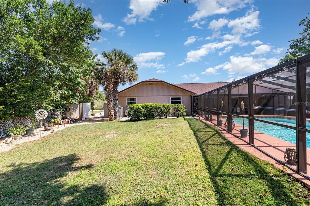 Backyard, Exterior
