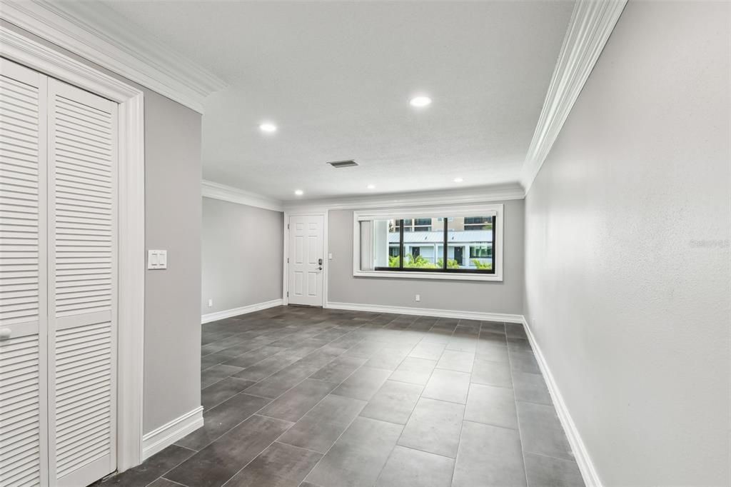 Empty room, Interior, Recessed Lighting
