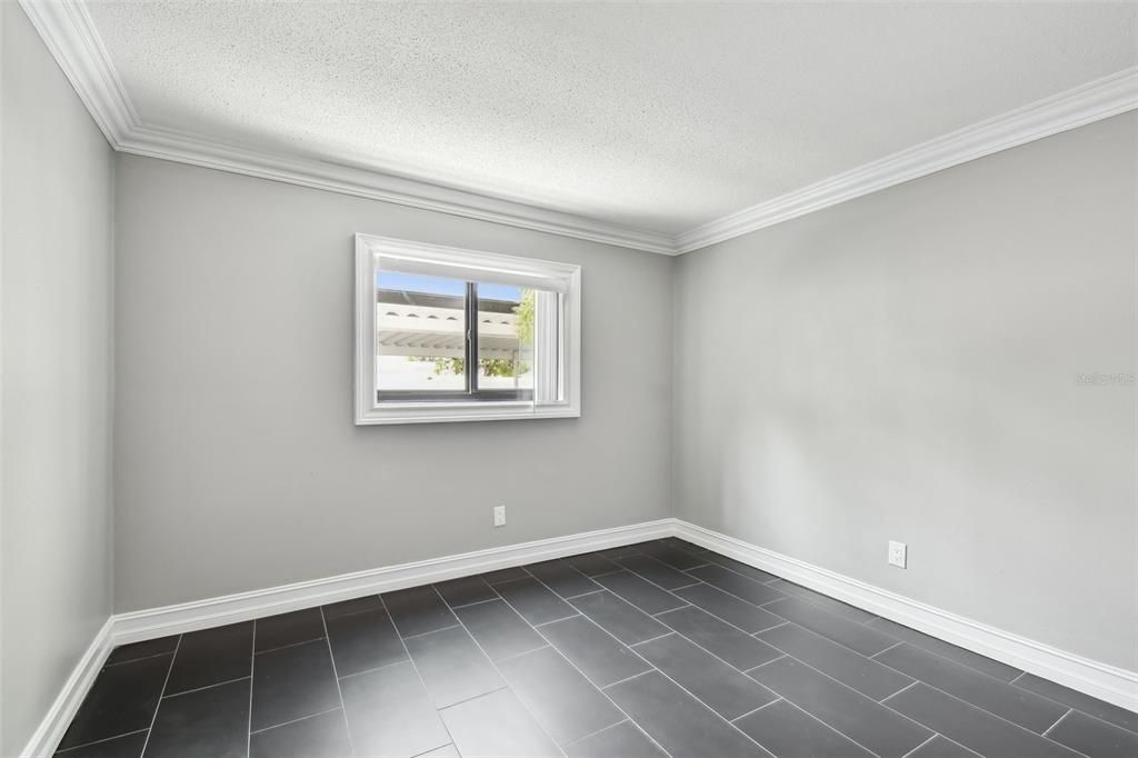 Empty room, Interior