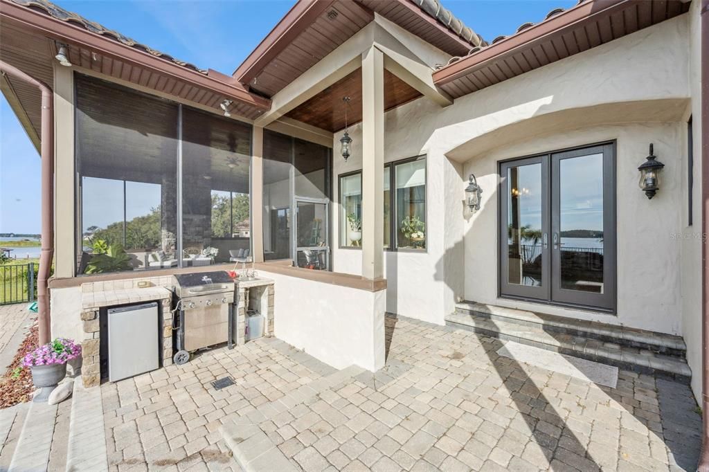 Exterior, Outdoor Kitchen, Water