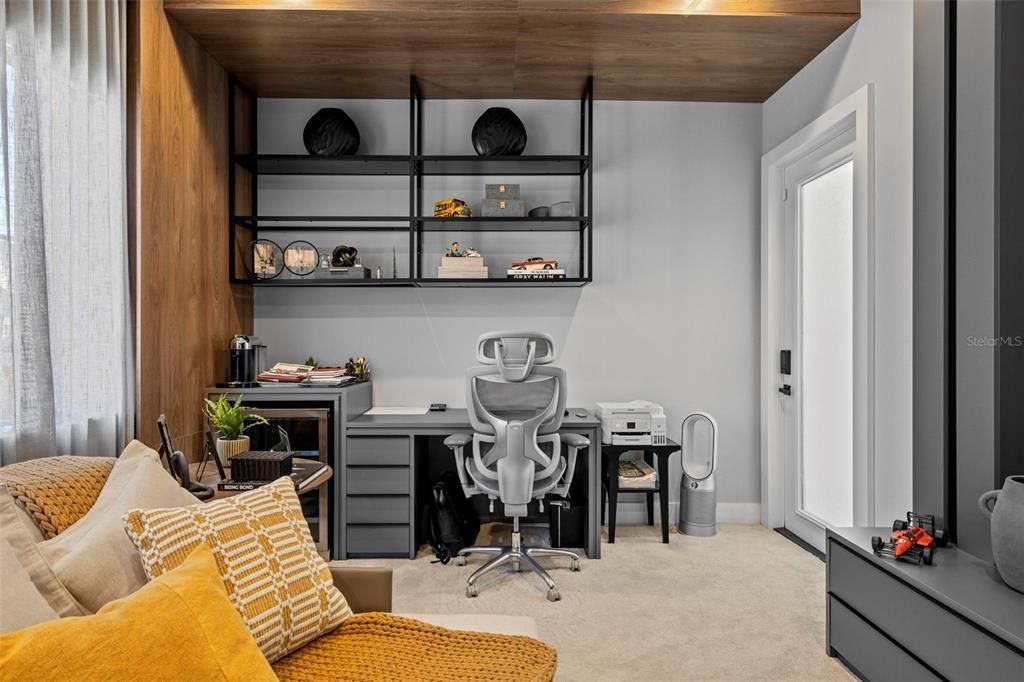 Home Office, Interior