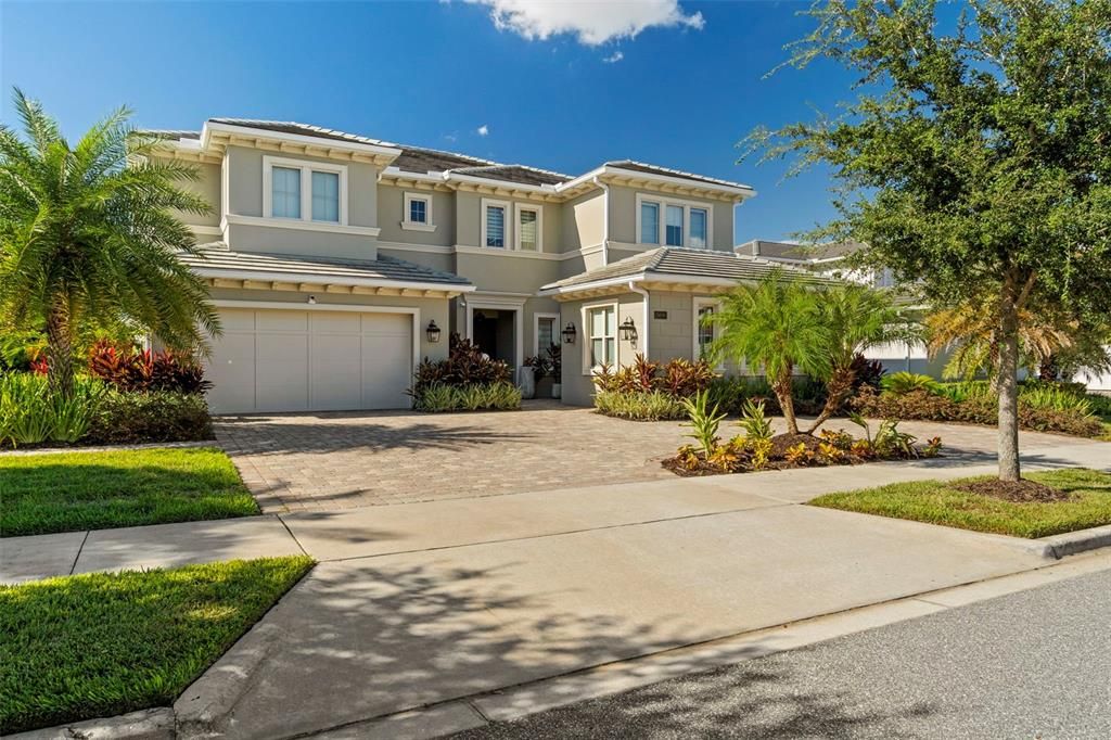 Attached, Exterior, Facade, Mediterranean