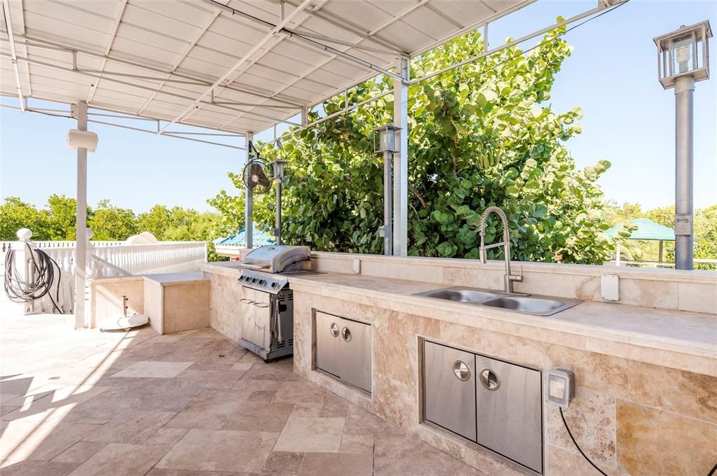 Exterior, Outdoor Kitchen
