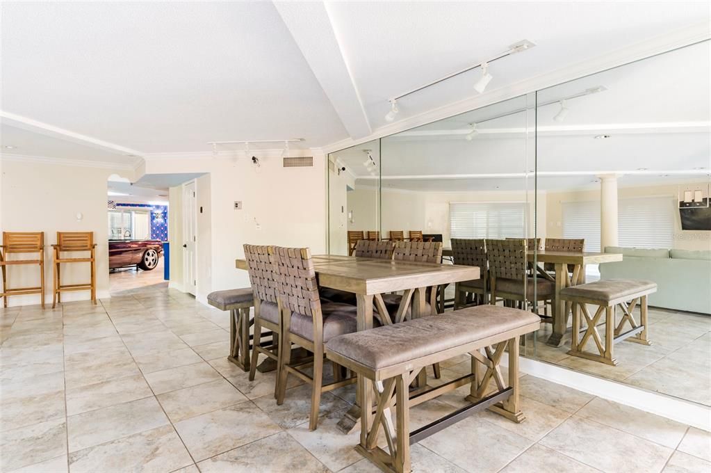Dining room, Interior