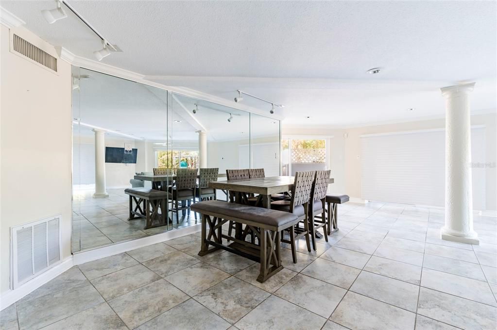 Dining room, Interior, Recessed Lighting