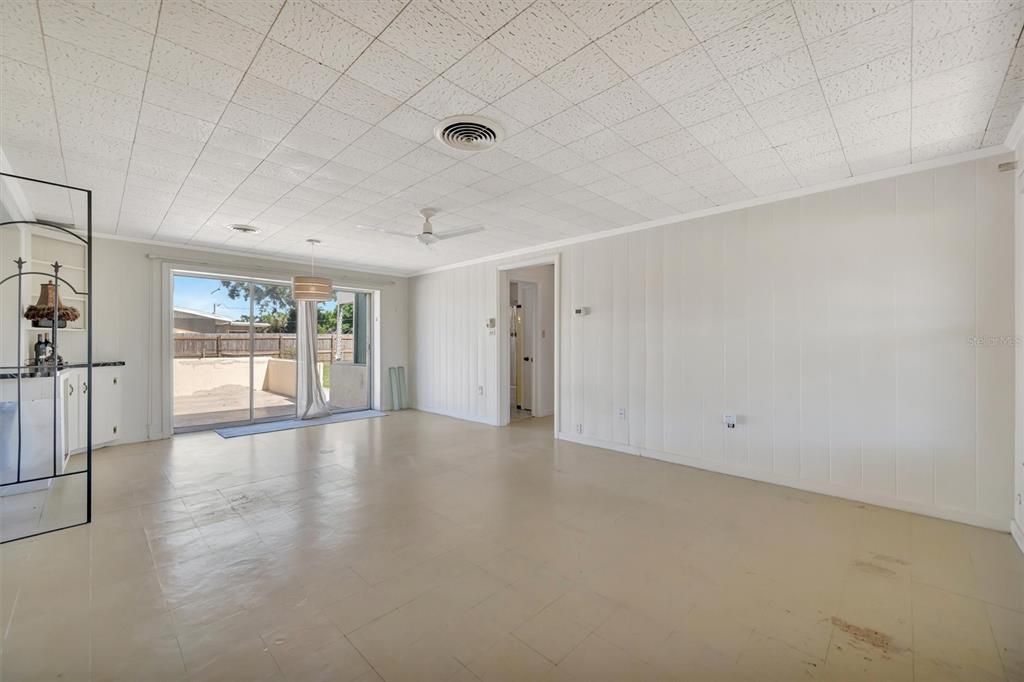 Empty room, Interior, Pendant Lights