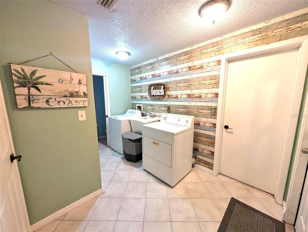 Interior, Washer, Wooden Walls