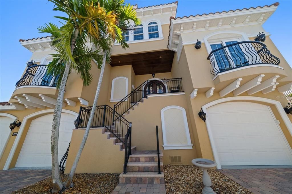 Attached, Exterior, Facade, Mediterranean