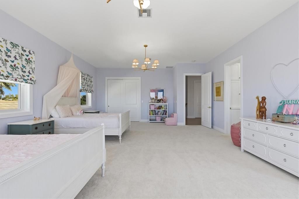 Bedroom, Chandelier, Interior, Pendant Lights