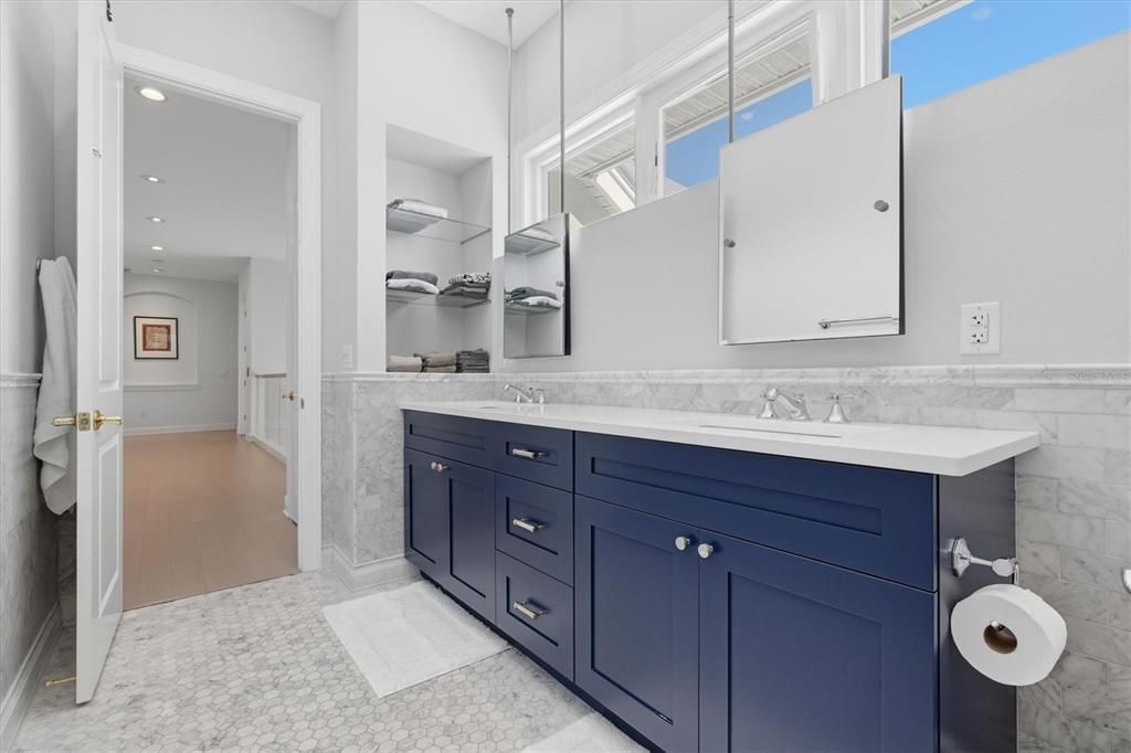 Bathroom, Dual Sink Vanities, Interior, Recessed Lighting