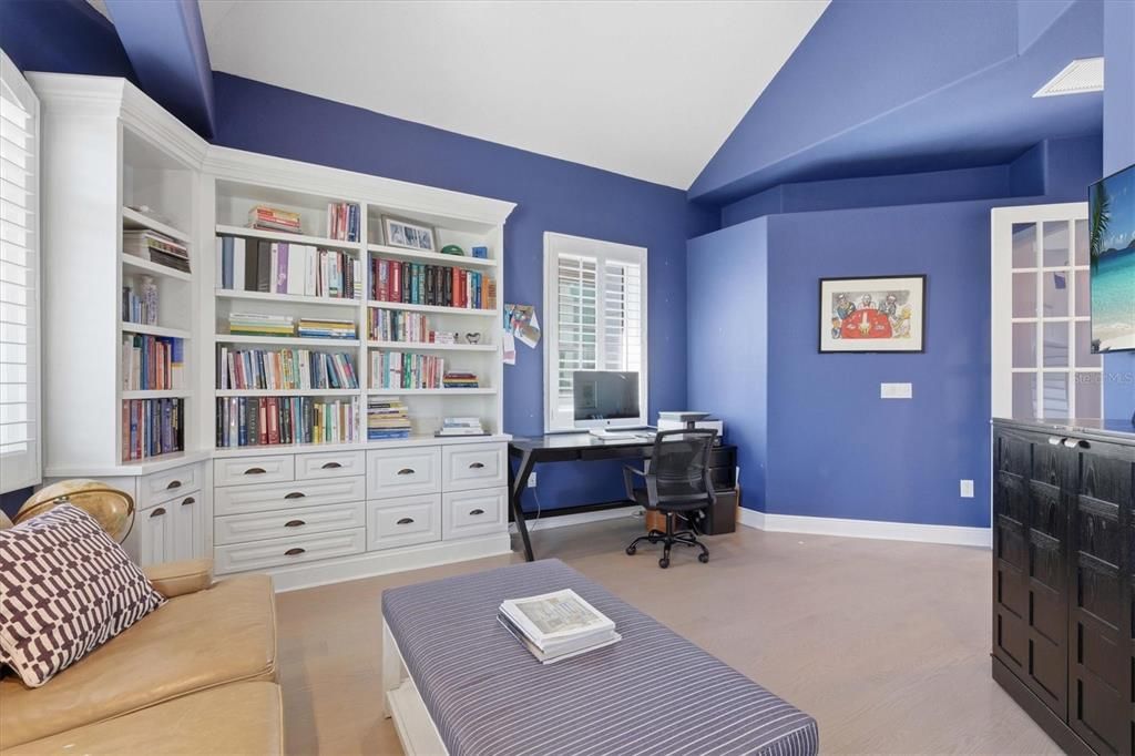 Home Office, Interior