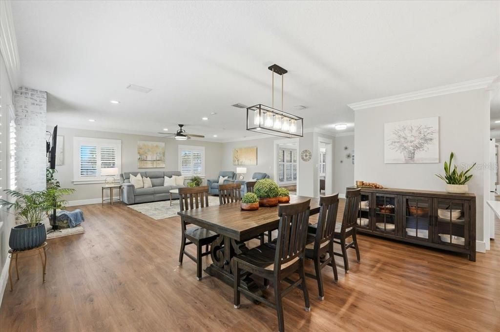 Dining room, Interior, Living room, Pendant Lights, Recessed Lighting, Wood Texture Flooring