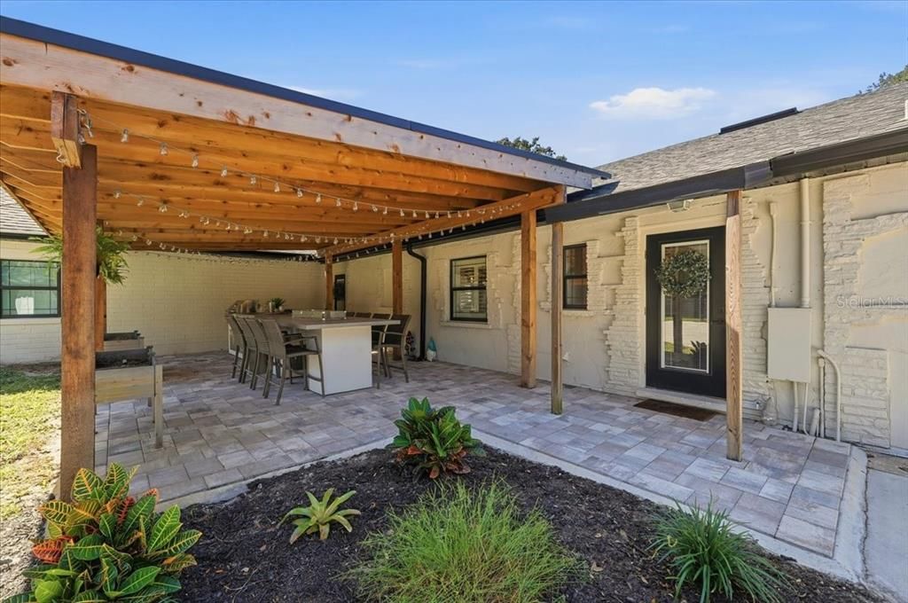 Exterior, Outdoor Kitchen