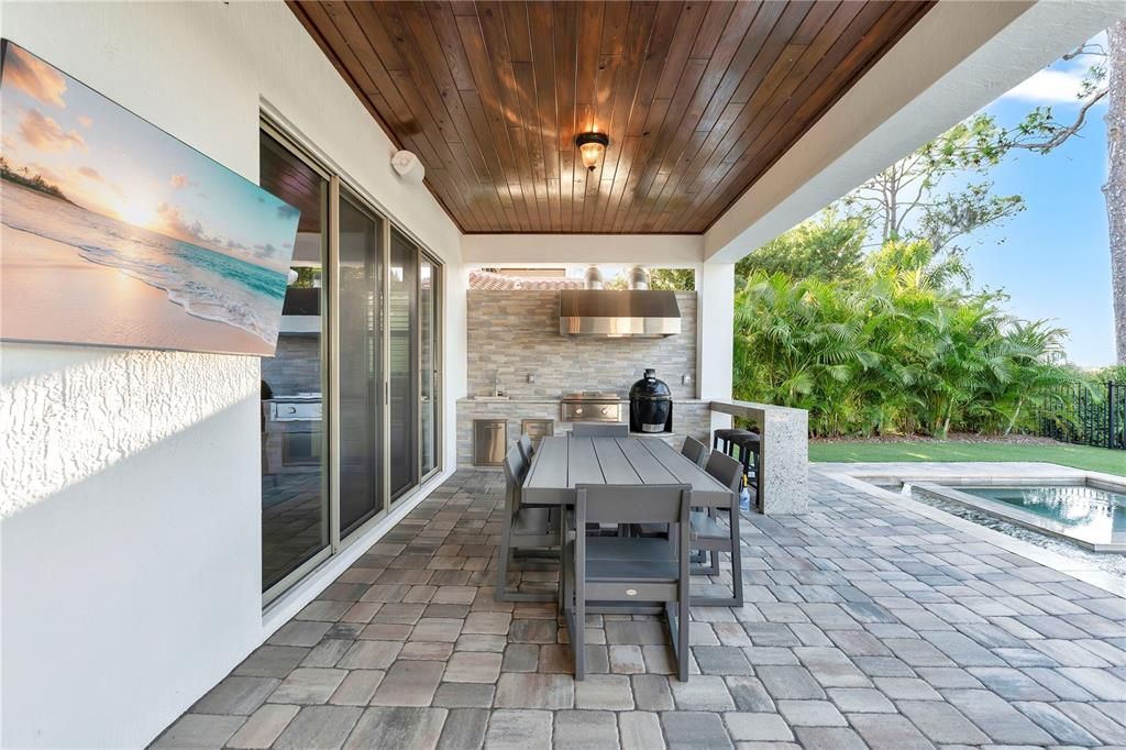 Exterior, Outdoor Kitchen, Pool