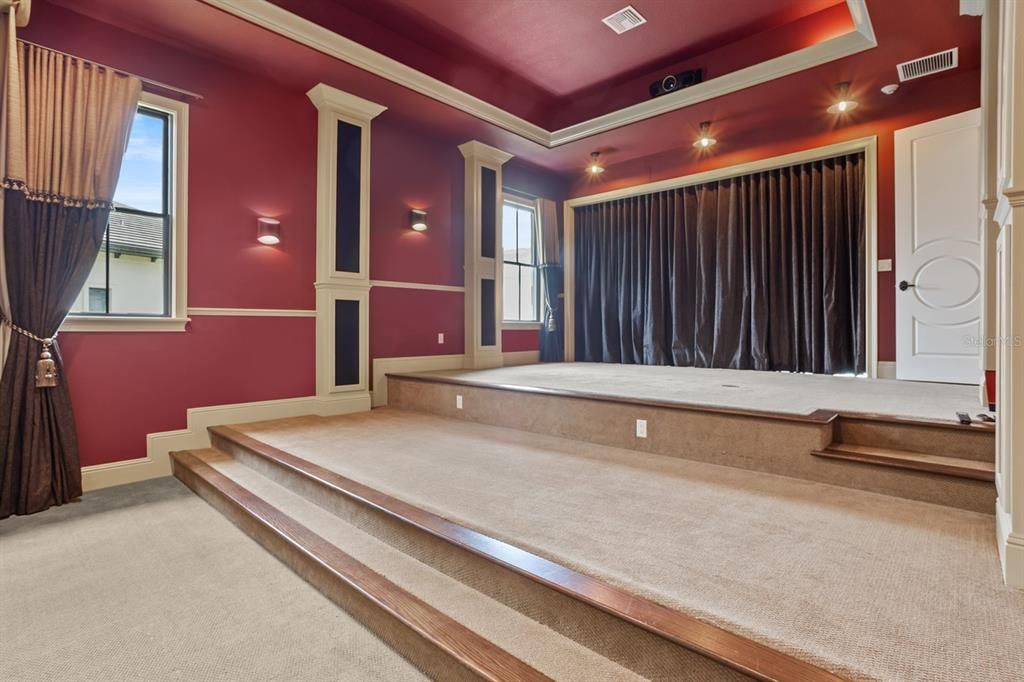 Empty room, Interior, Recessed Lighting