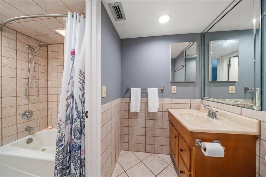 Bathroom, Interior, Recessed Lighting