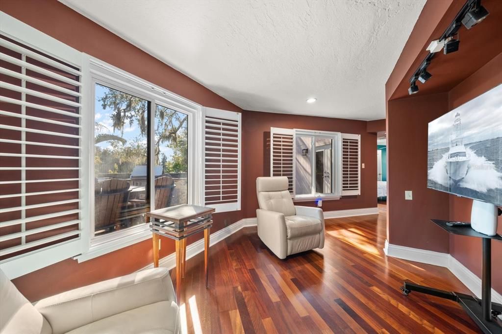 Interior, Recessed Lighting, Wood Texture Flooring