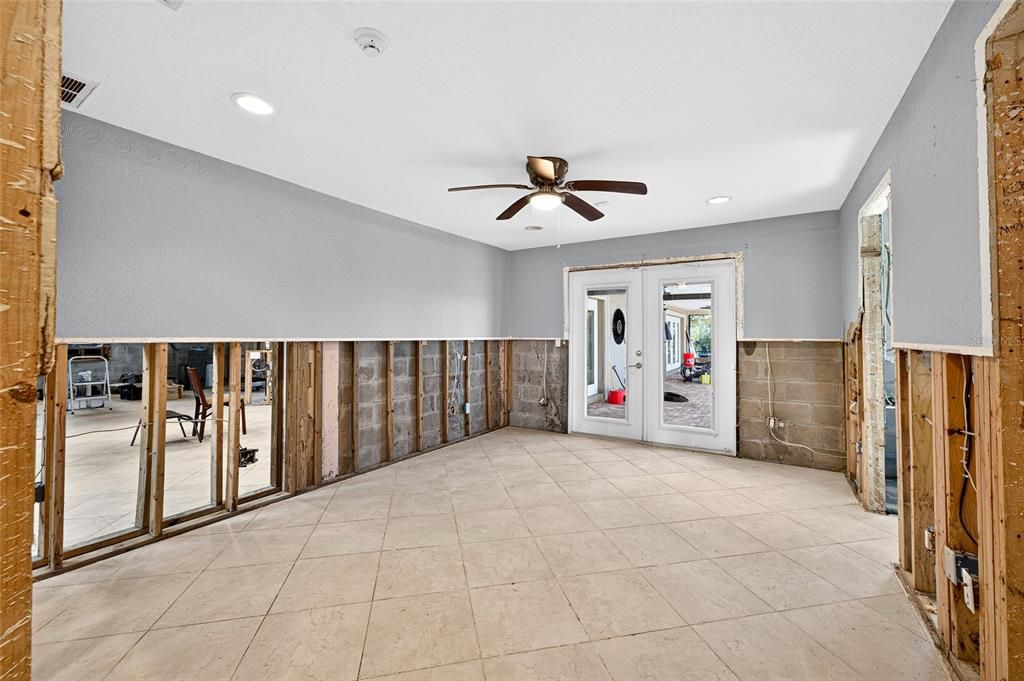 Empty room, Interior, Recessed Lighting