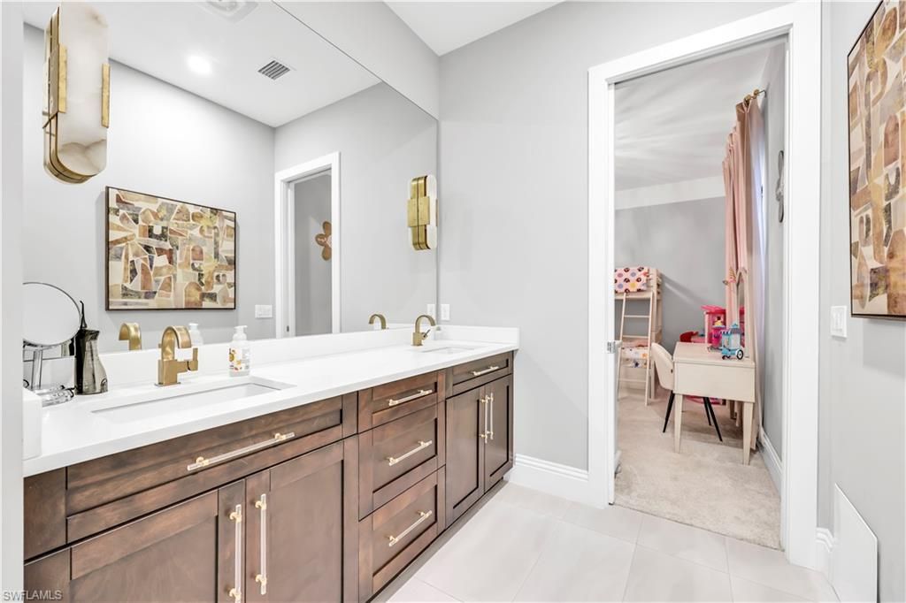 Bathroom, Dual Sink Vanities, Interior, Recessed Lighting