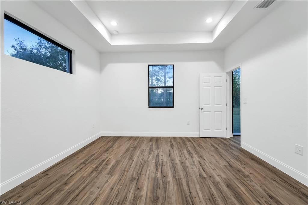 Empty room, Interior, Recessed Lighting, Wood Texture Flooring