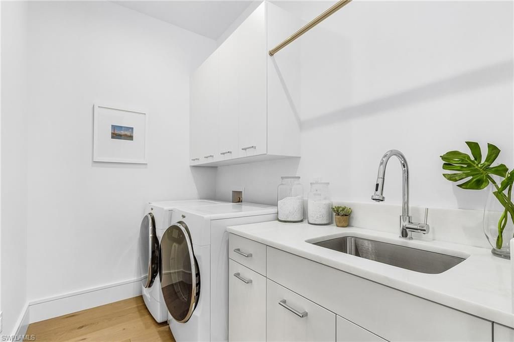 Interior, Washer, Wood Texture Flooring