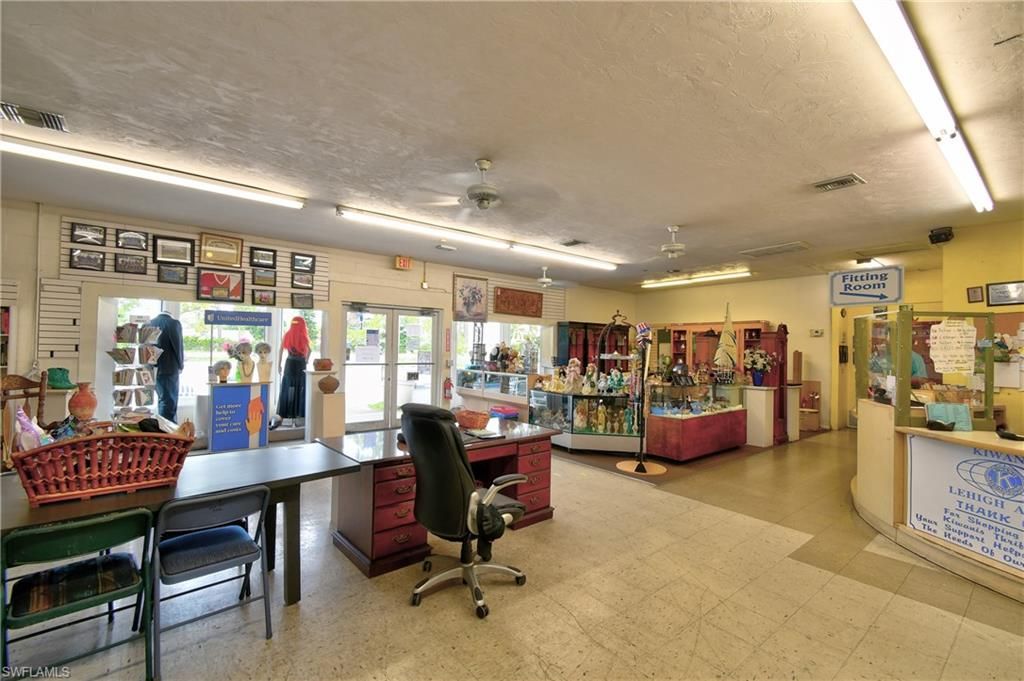 Home Office, Interior