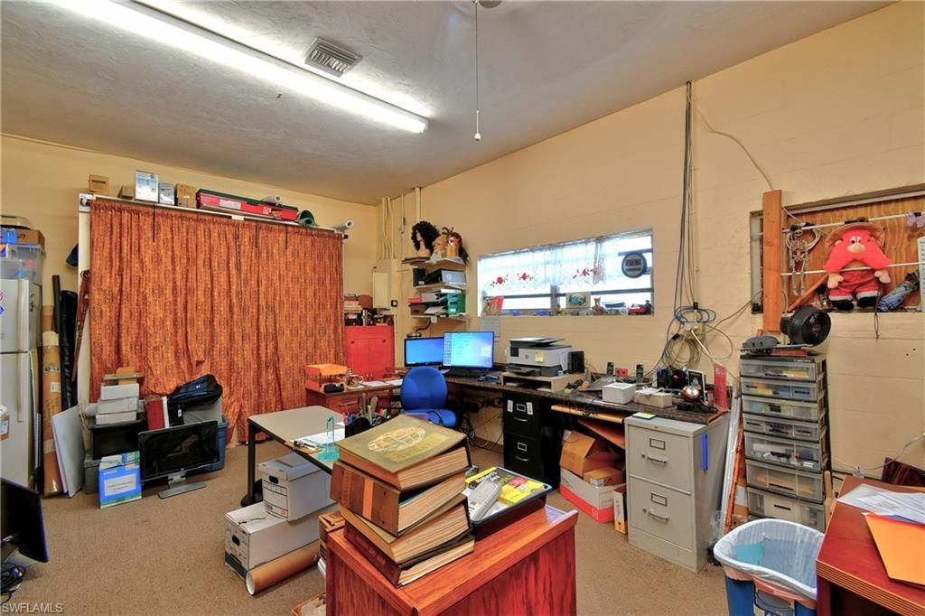 Home Office, Interior