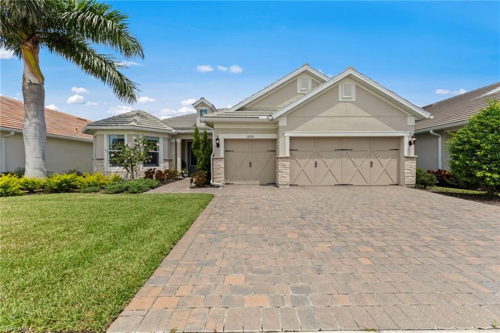 Attached, Exterior, Facade, Ranch