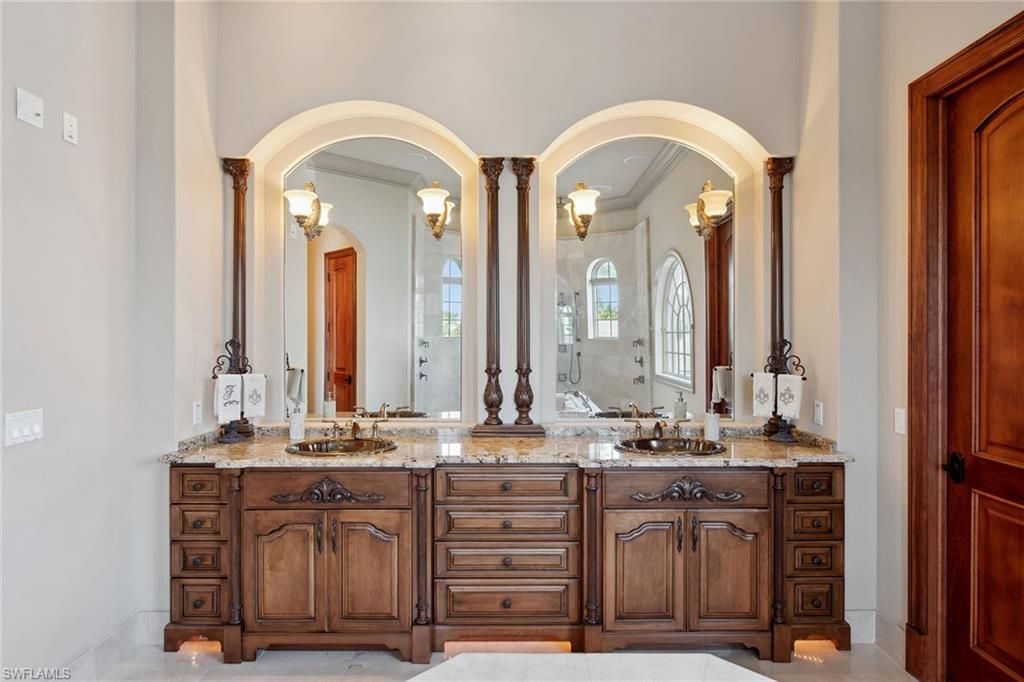 Bathroom, Dual Sink Vanities, Interior