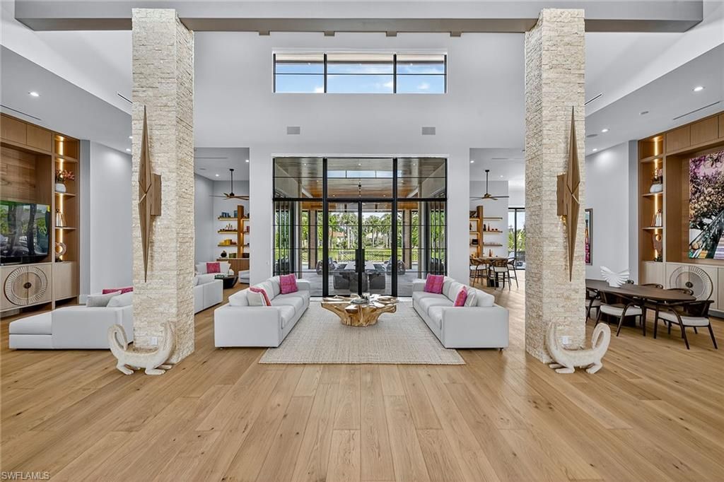 Dining room, Interior, Living room, Pendant Lights, Recessed Lighting, Wood Texture Flooring
