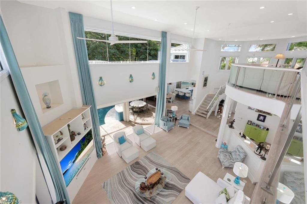 Dining room, Interior, Living room, Pendant Lights, Recessed Lighting, Wood Texture Flooring