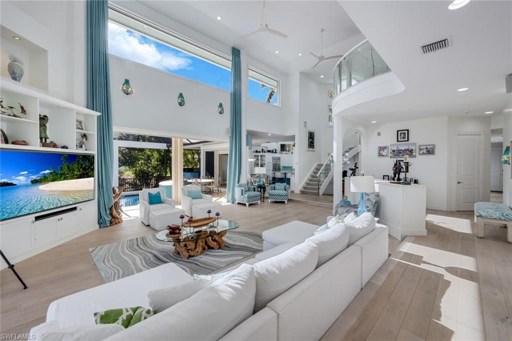 Interior, Living room, Pendant Lights, Recessed Lighting, Wood Texture Flooring