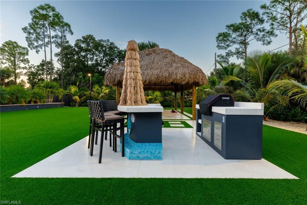 Backyard, Exterior, Outdoor Kitchen