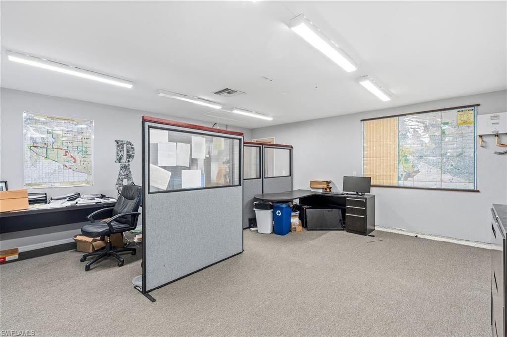 Home Office, Interior