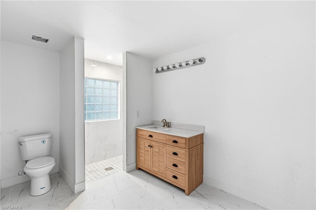 Bathroom, Interior, Marble, Recessed Lighting