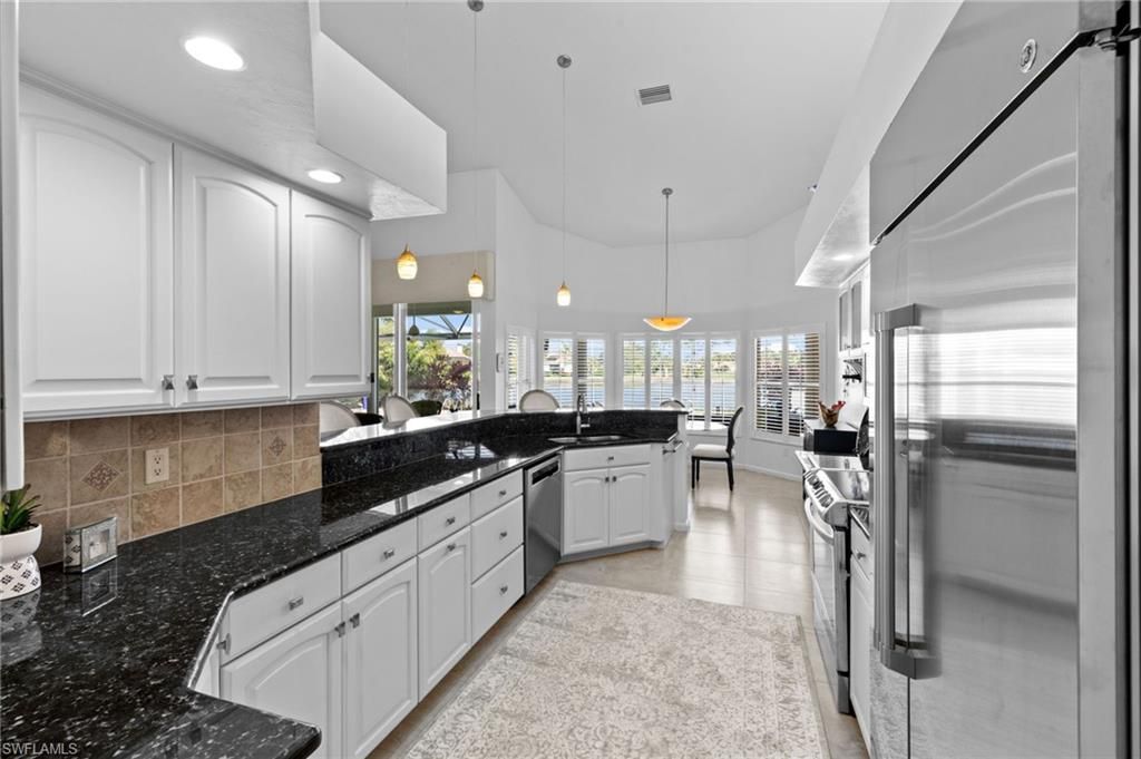 Dining room, Interior, Kitchen, Pendant Lights, Recessed Lighting, Stainless Steel Appliances