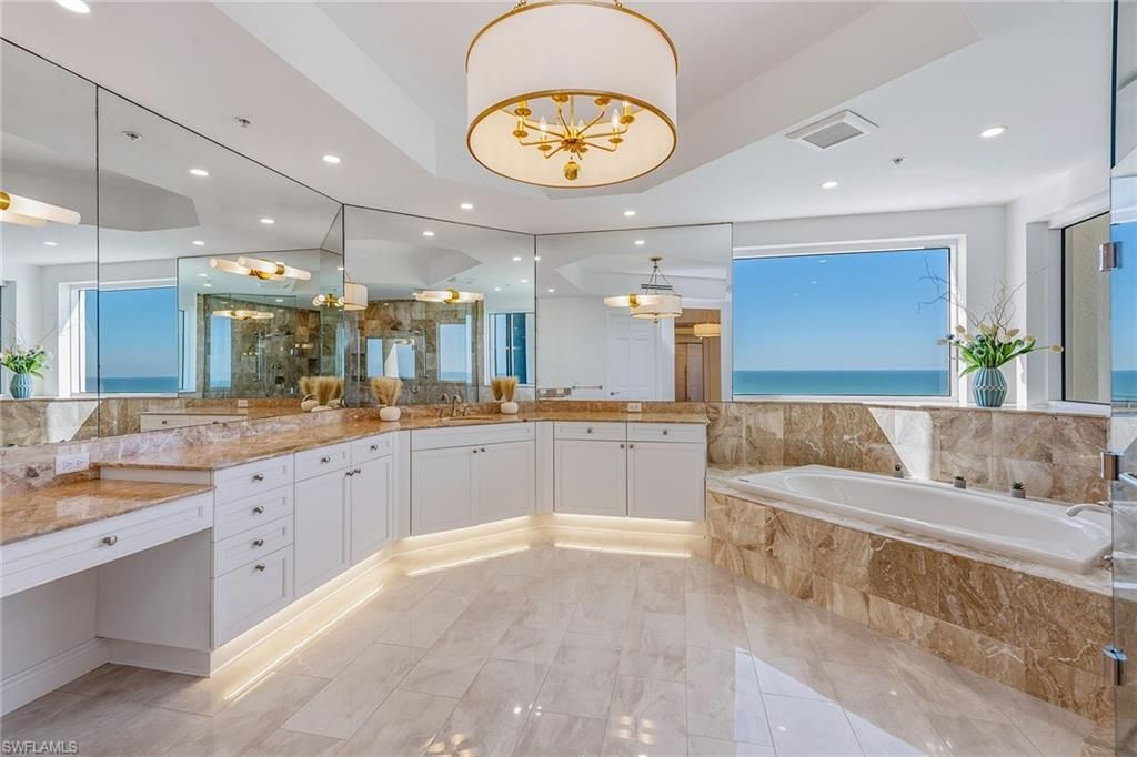 Bathroom, Dual Sink Vanities, Interior, Recessed Lighting, Water