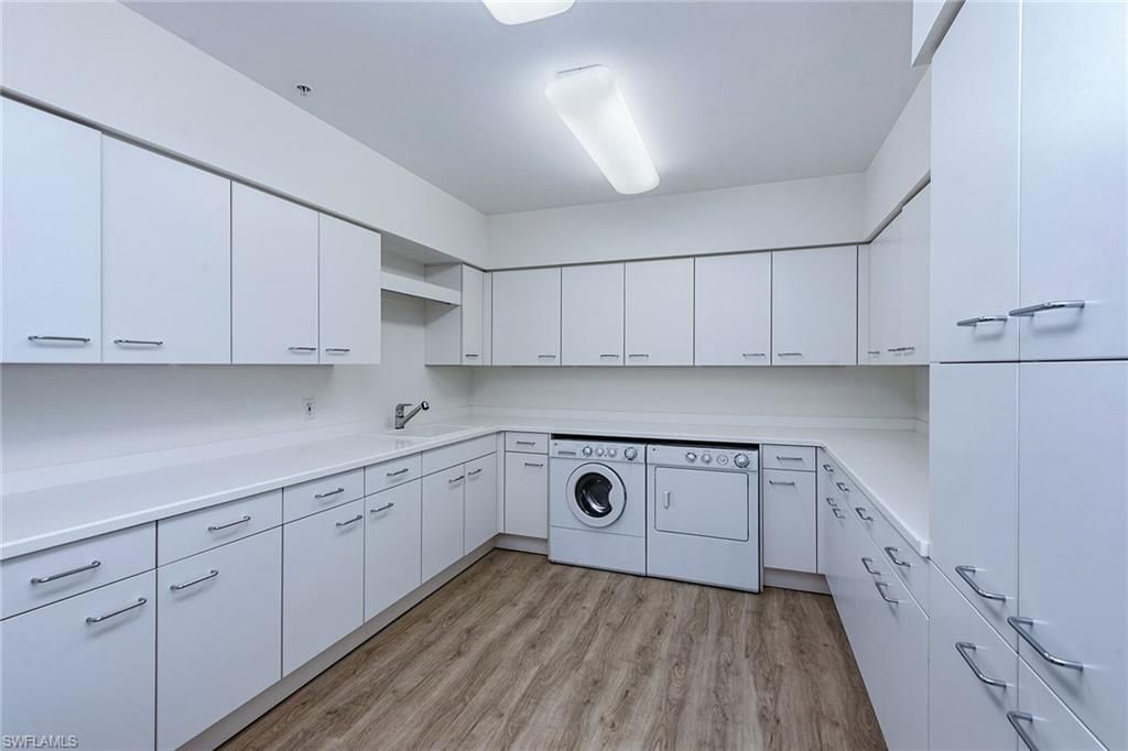 Interior, Washer, Wood Texture Flooring