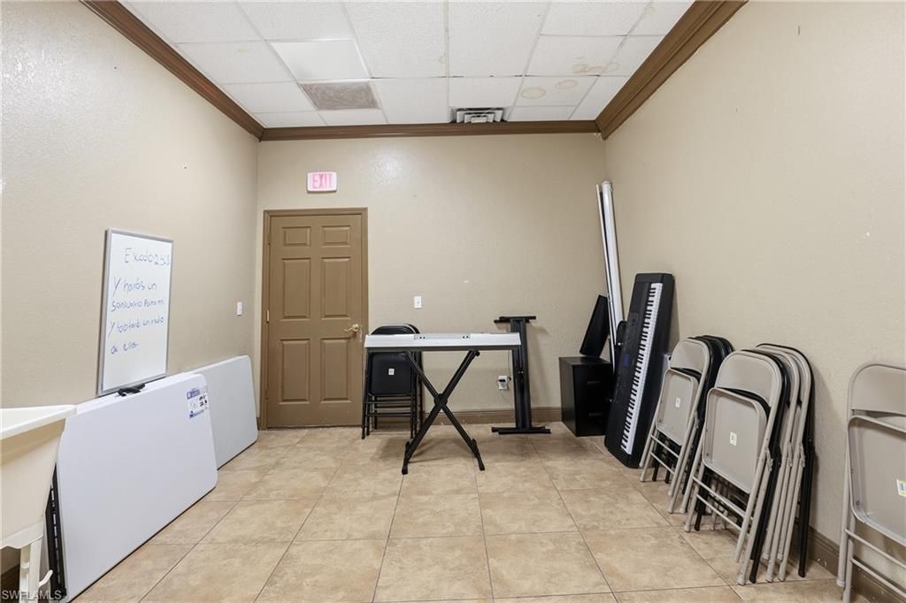 Home Office, Interior