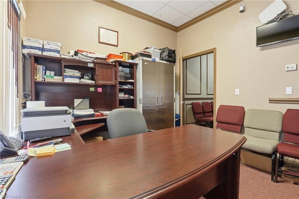 Home Office, Interior