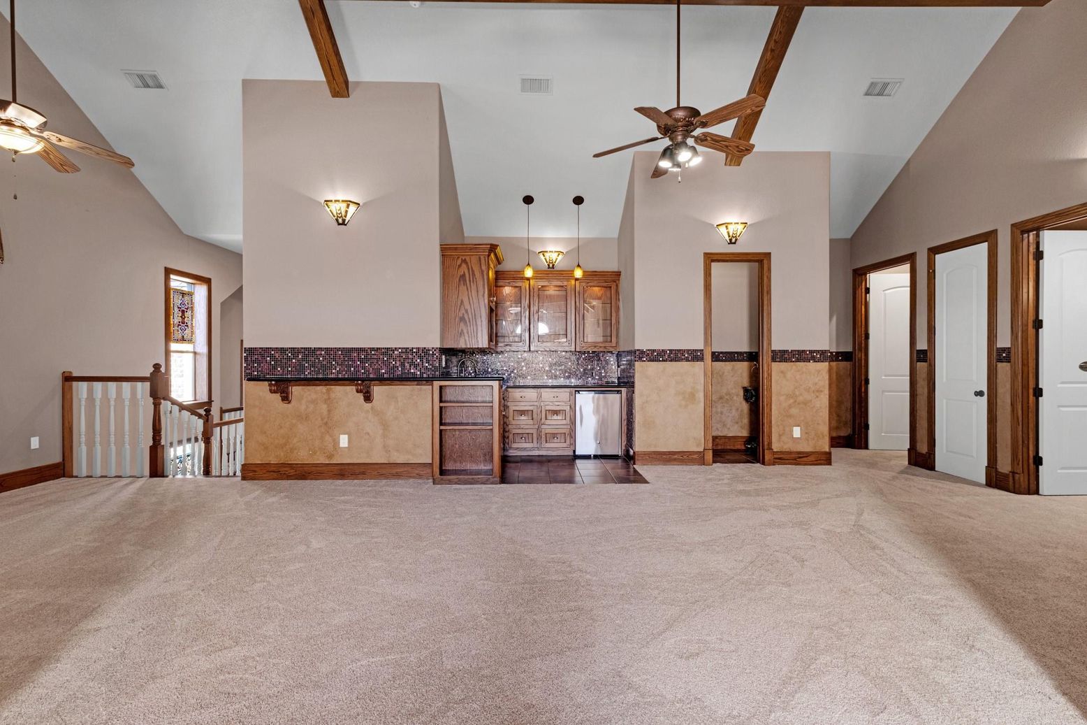 Empty room, Interior, Kitchen, Wooden Beams