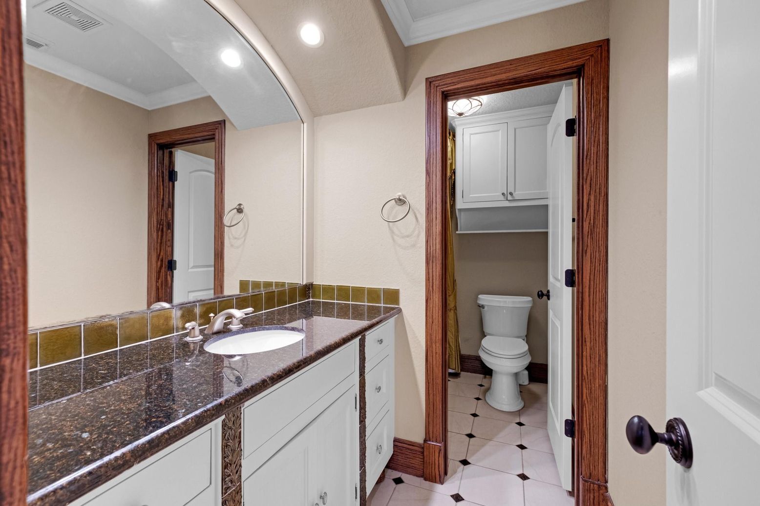 Bathroom, Dual Sink Vanities, Interior, Recessed Lighting