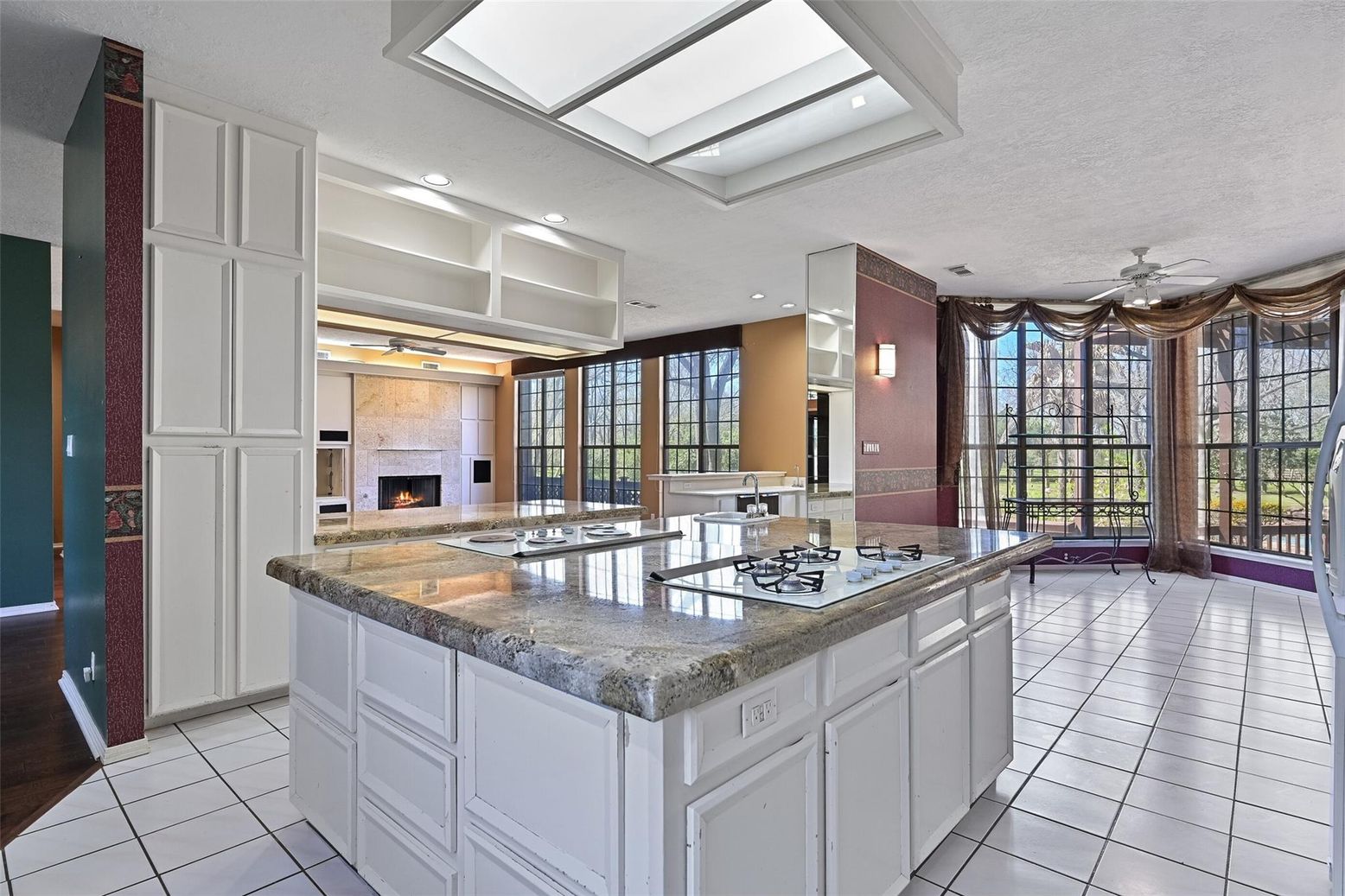 Fireplace, Interior, Kitchen, Recessed Lighting