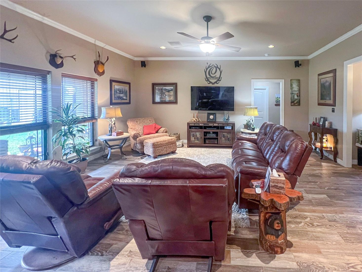 Interior, Living room, Recessed Lighting, Wood Texture Flooring