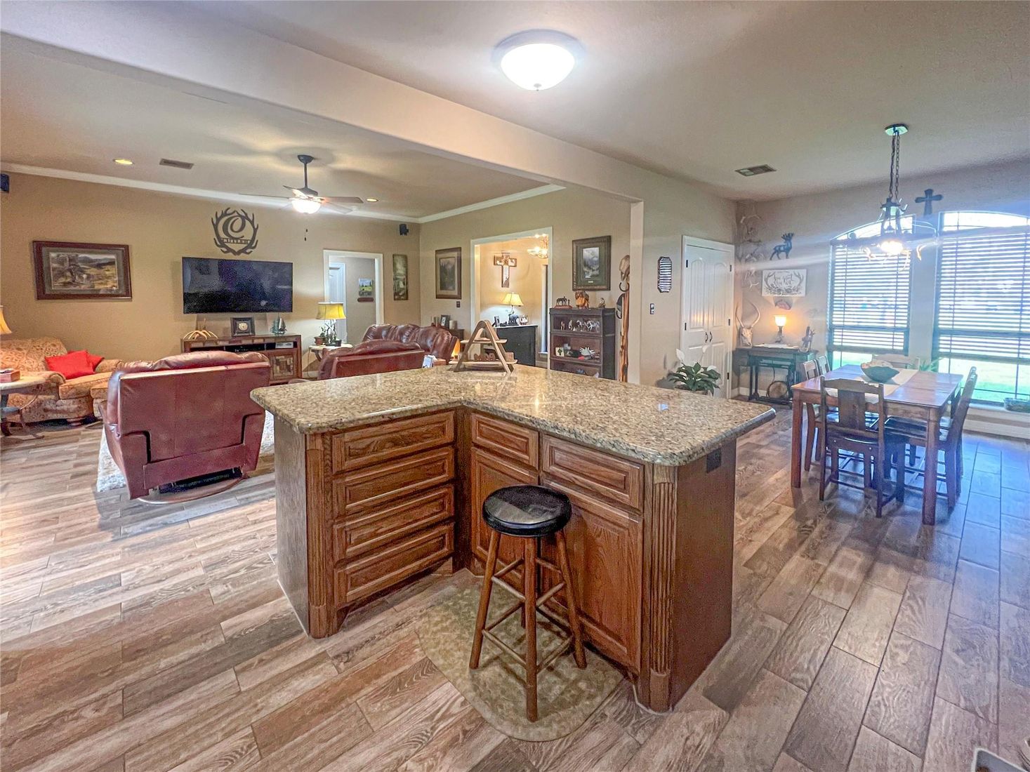 Dining room, Interior, Living room, Recessed Lighting, Wood Texture Flooring